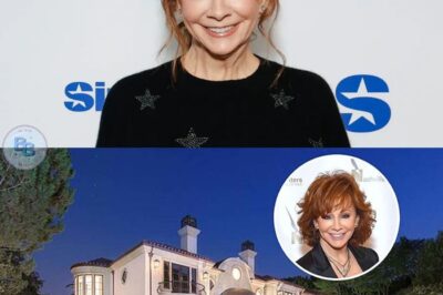 Reba McEntire left fans “stunned” when she unintentionally revealed the inside of her “renovated” home ahead of Christmas.