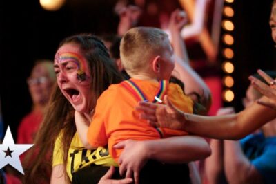 GOLDEN BUZZER! Sign Along With Us put on the GREATEST show! | Auditions